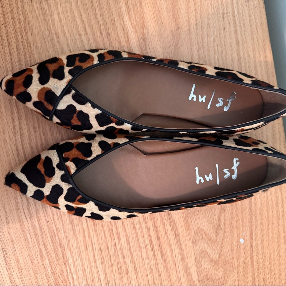 Stylish Leopard Print Flats with Pointed Toe Design in Light Tan - Picture 7 of 7